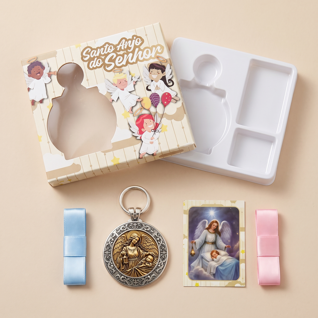 Unboxing: caixa, bandeja, medalhão, santinho do Anjo da Guarda e as fitas azul e rosa