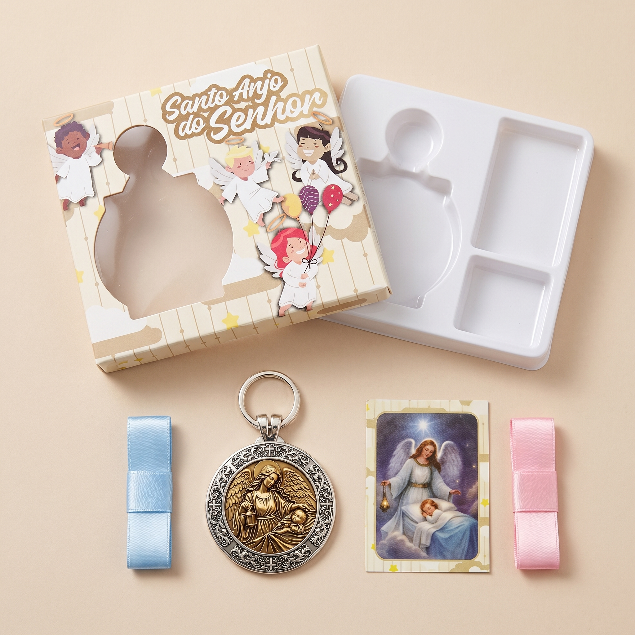 Unboxing: caixa, bandeja, medalhão, santinho do Anjo da Guarda e as fitas azul e rosa